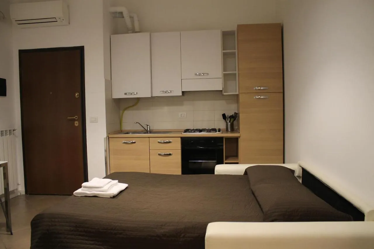 Easy Milano - Rooms And Apartments Navigli 2*, Milan Italy