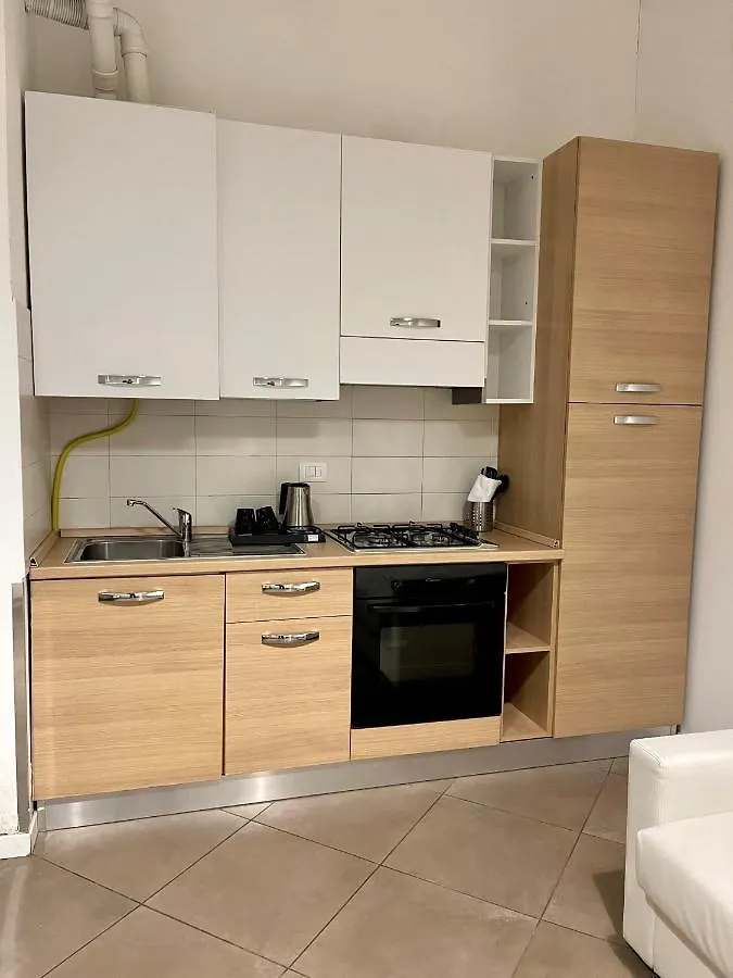Easy Milano - Rooms And Apartments Navigli 2*, Milan