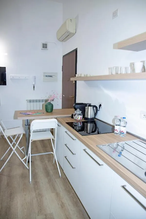 Easy Milano - Rooms And Apartments Navigli 2*, Milan
