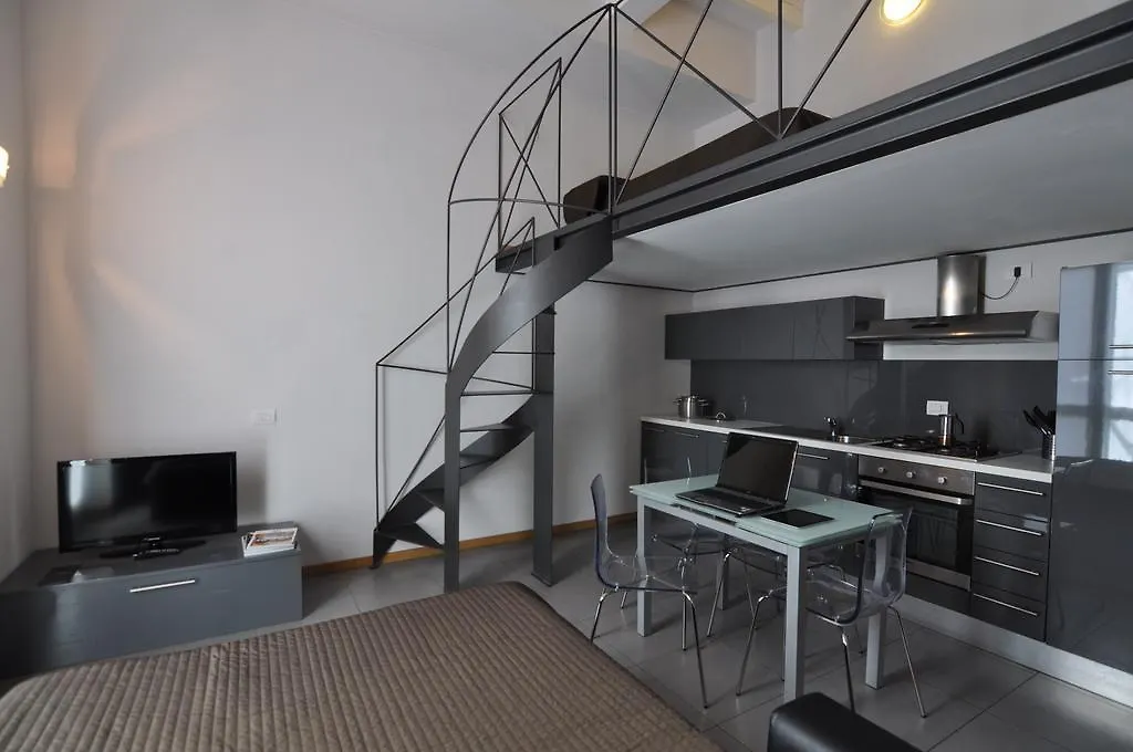 Easy Milano - Rooms And Apartments Navigli Italy