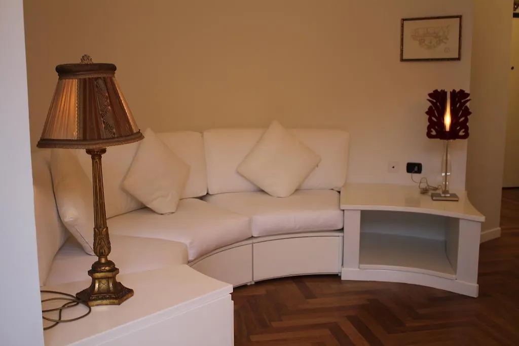 Easy Milano - Rooms And Apartments Navigli 2*, Milan