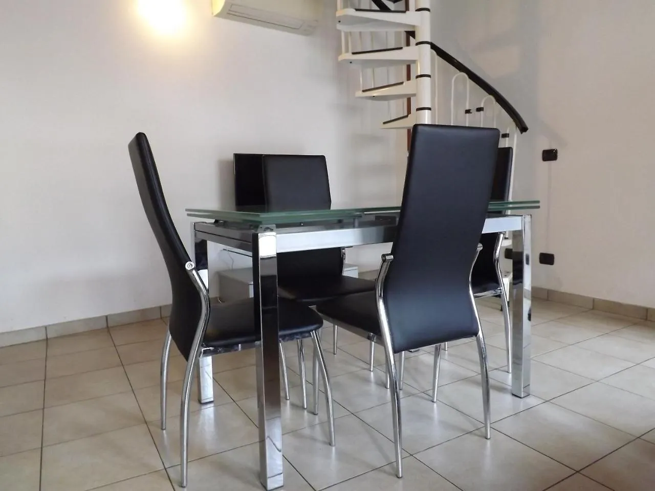 ** Aparthotel Easy Milano - Rooms And Apartments Navigli Italy