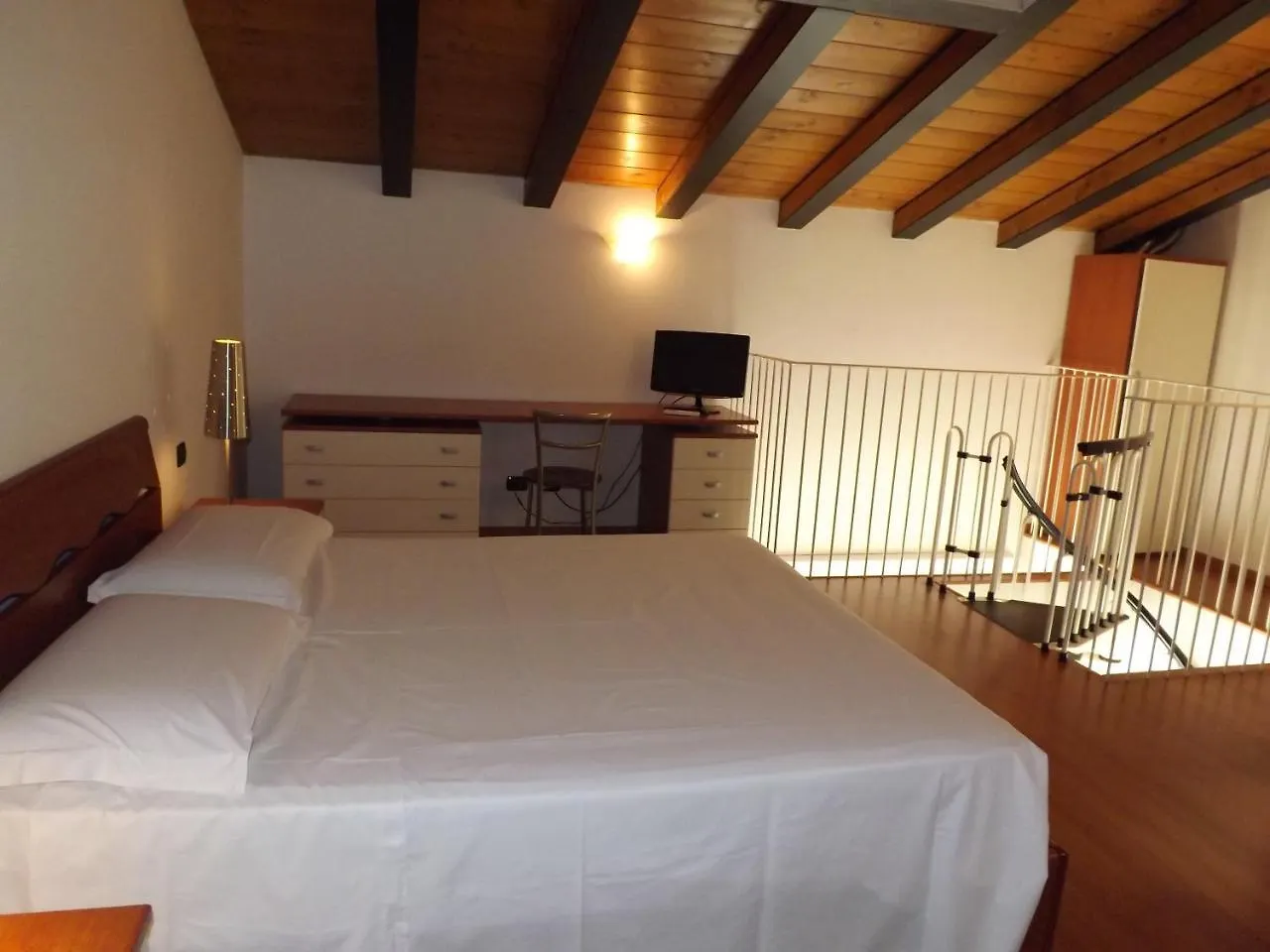 Easy Milano - Rooms And Apartments Navigli 2*, Milan
